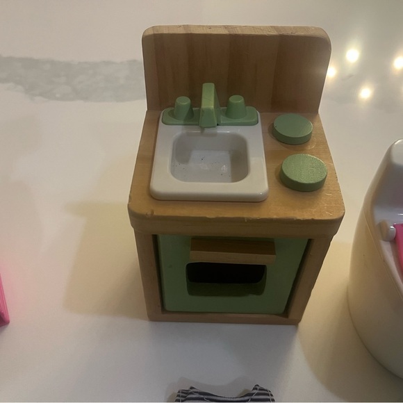 Barbie Doll Dollhouse Furniture Clothes Bundle - Picture 6 of 6